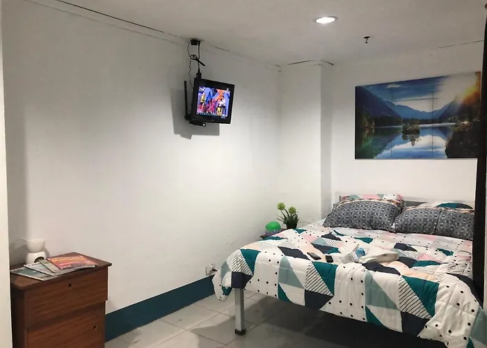 Crowne Units At Katipunan Ave Phils Ostello *